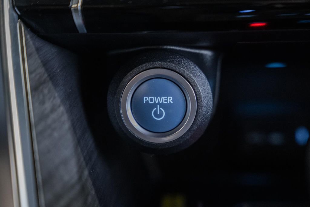 Used 2021 Toyota Venza XLE w/ Softex Package image 29