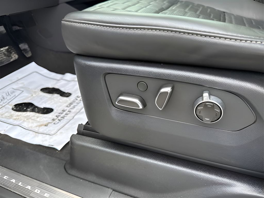 Used 2024 Cadillac Escalade Premium Luxury Platinum image 39
