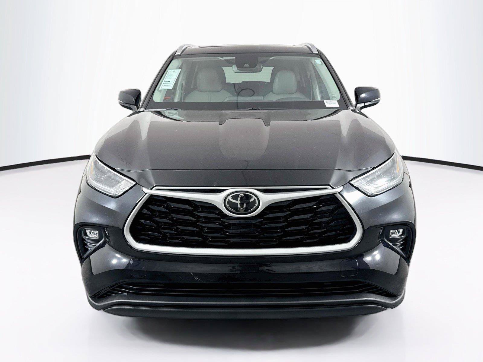Used 2021 Toyota Highlander XLE AWD/4WD image 8
