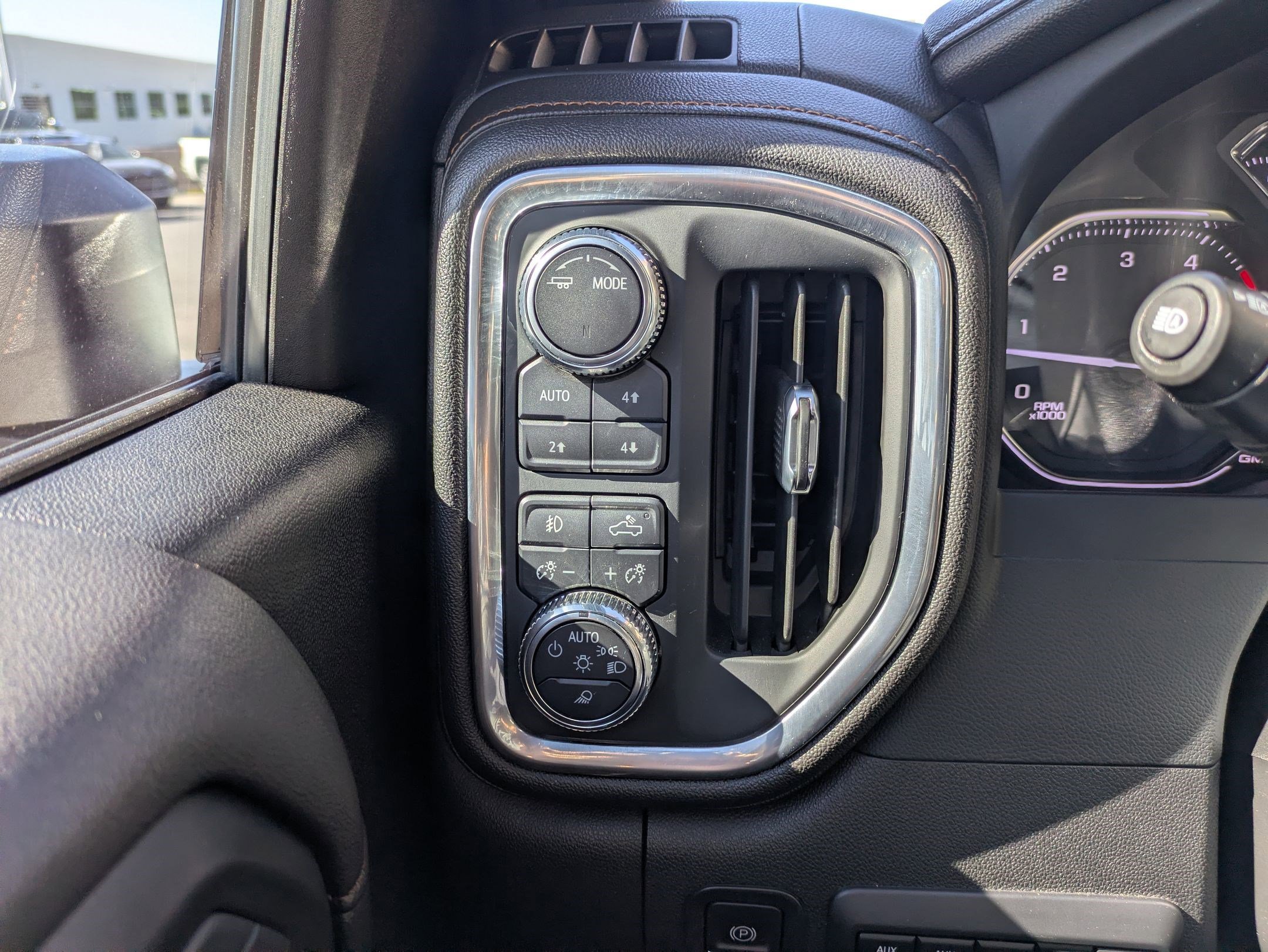 Used 2023 GMC Sierra 3500 AT4 w/ AT4 Preferred Package AWD/4WD image 24