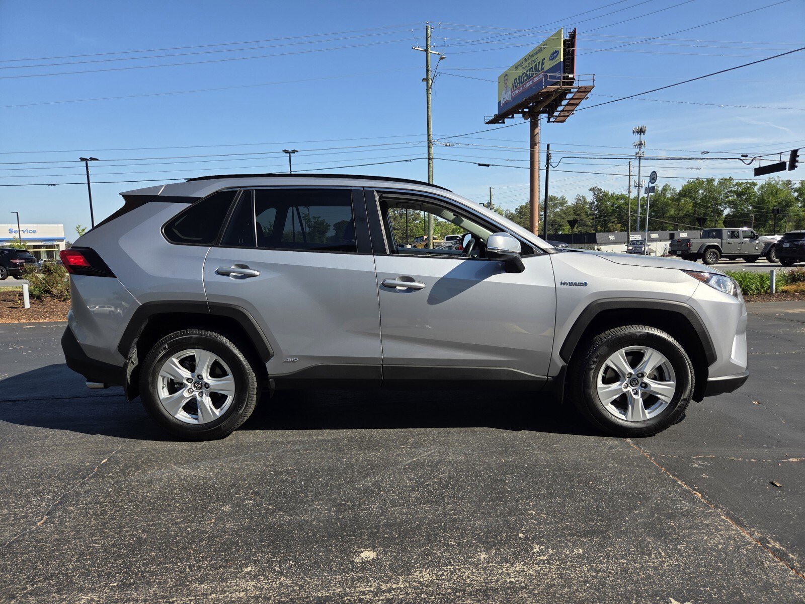 Used 2019 Toyota RAV4 XLE image 5