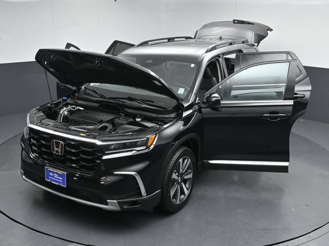 Used 2025 Honda Pilot Touring image 55