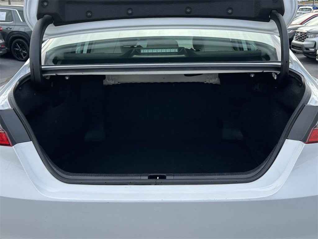 Used 2024 Toyota Camry SE image 8