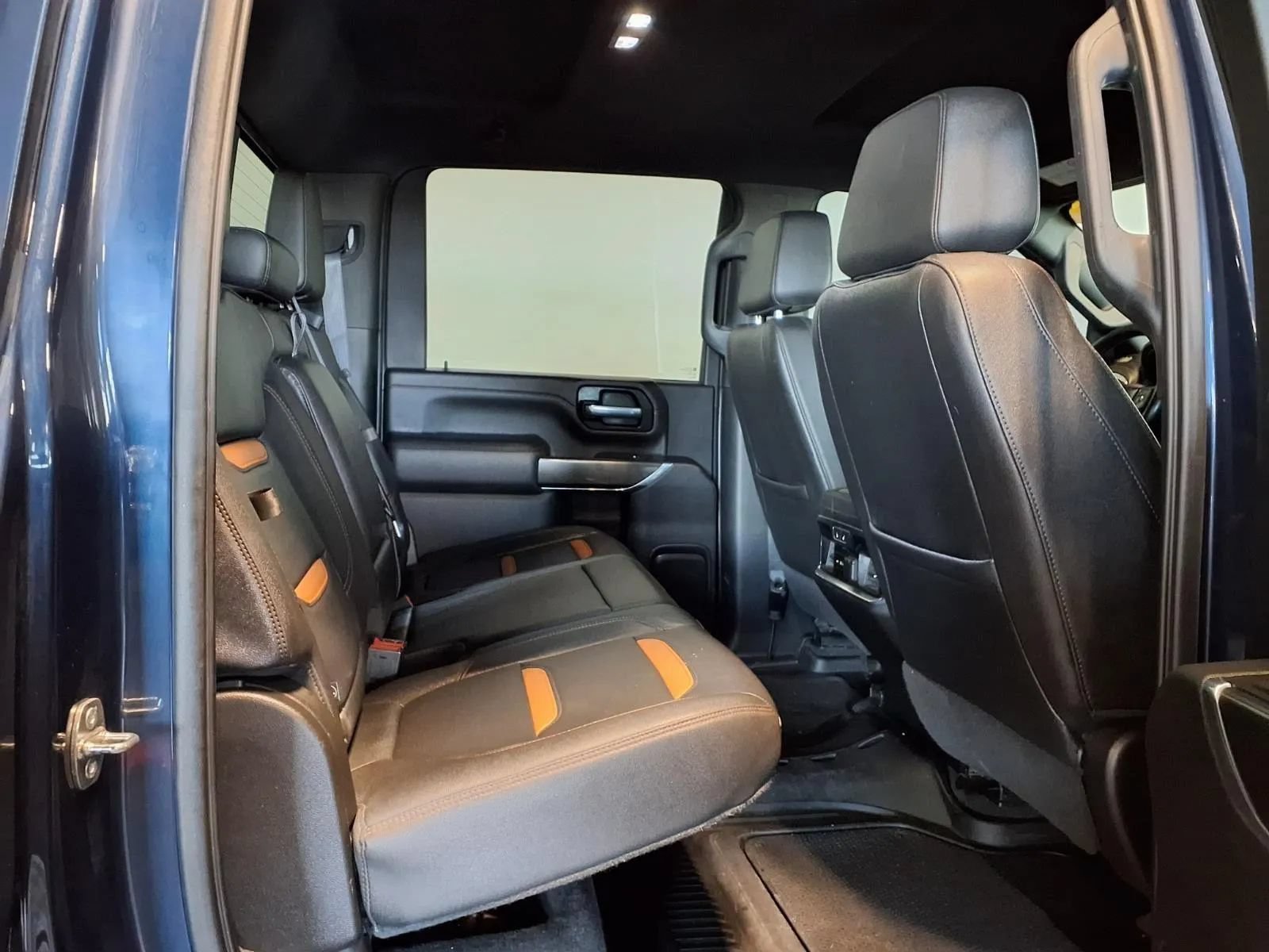 Used 2022 GMC Sierra 2500 AT4 w/ AT4 Preferred Package AWD/4WD image 10