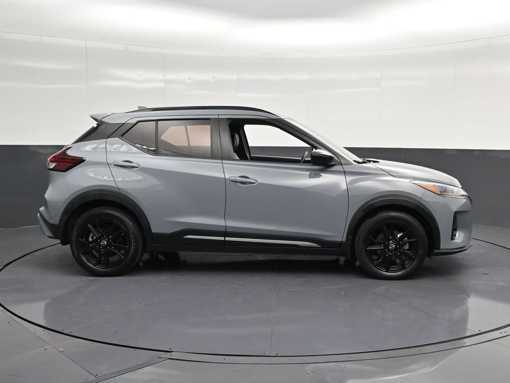 Used 2022 Nissan Kicks SR w/ Premium Package FWD image 4