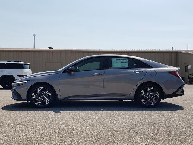 New 2025 Hyundai Elantra SEL image 3