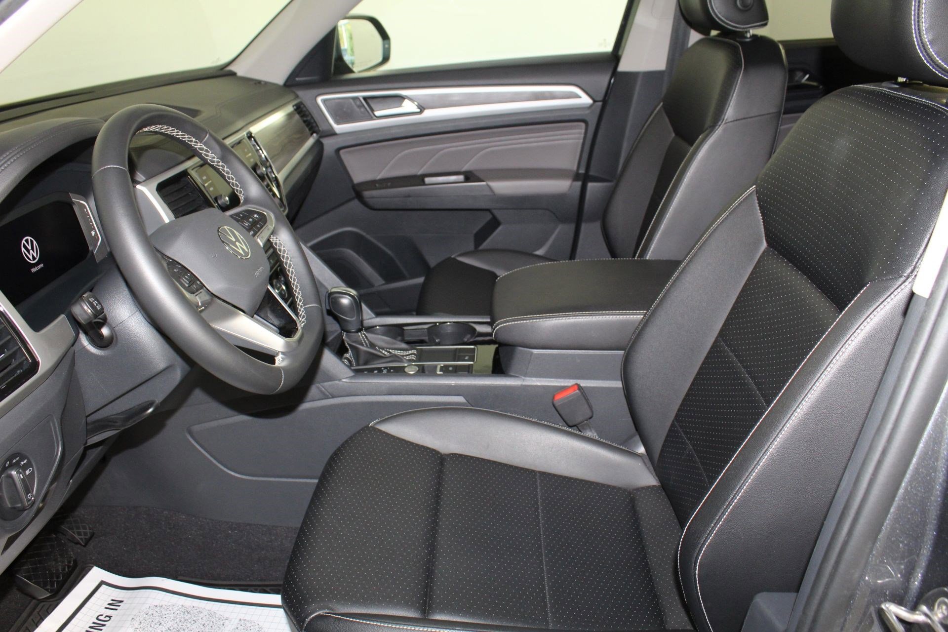 Used 2023 Volkswagen Atlas SE w/ Panoramic Sunroof Package image 5