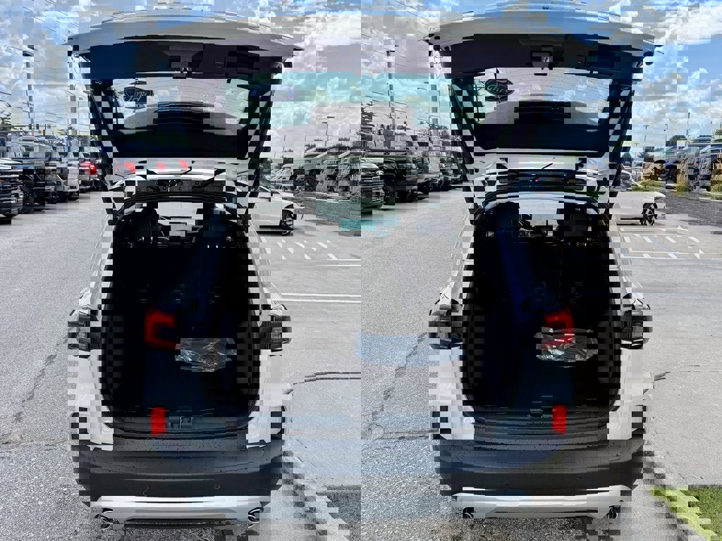 New 2025 Ford Escape SE image 13