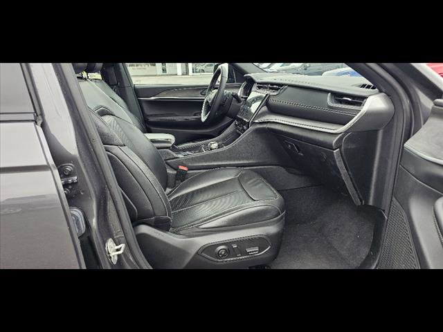 Used 2024 Jeep Grand Cherokee L Limited w/ Luxury Tech Group II image 10