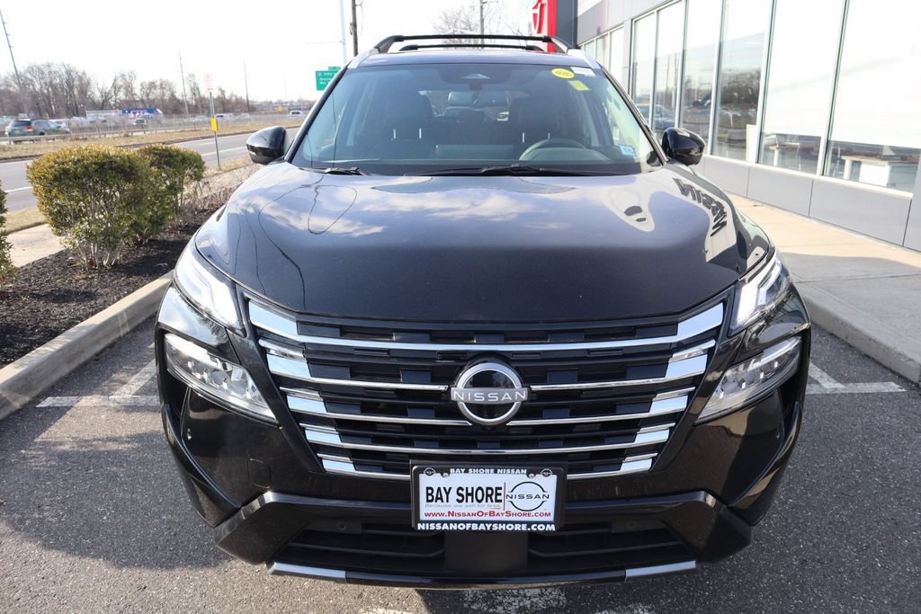 Certified 2025 Nissan Rogue Platinum FWD image 5