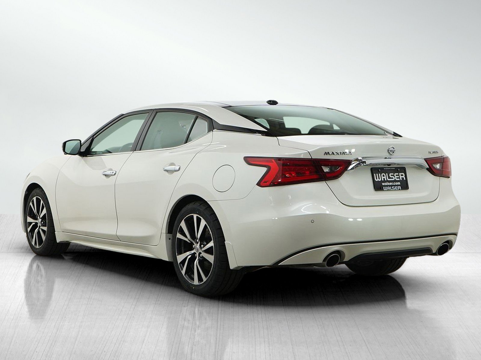 Used 2017 Nissan Maxima Platinum FWD image 3