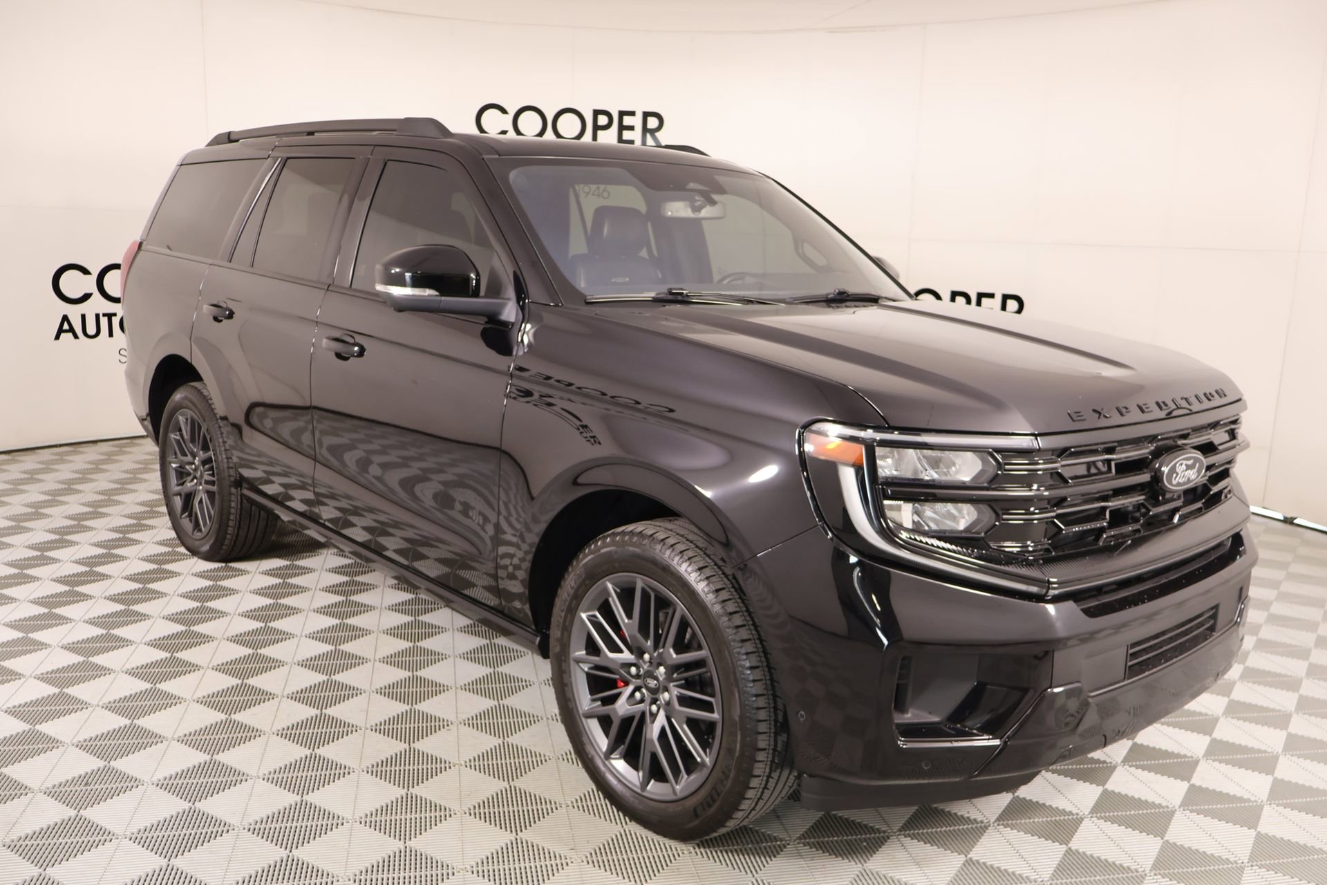 Used 2025 Ford Expedition Platinum w/ Stealth Performance Package AWD/4WD image 1
