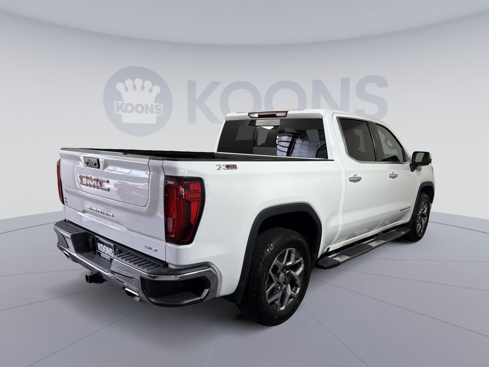 Used 2023 GMC Sierra 1500 SLT w/ SLT Premium Package AWD/4WD image 7