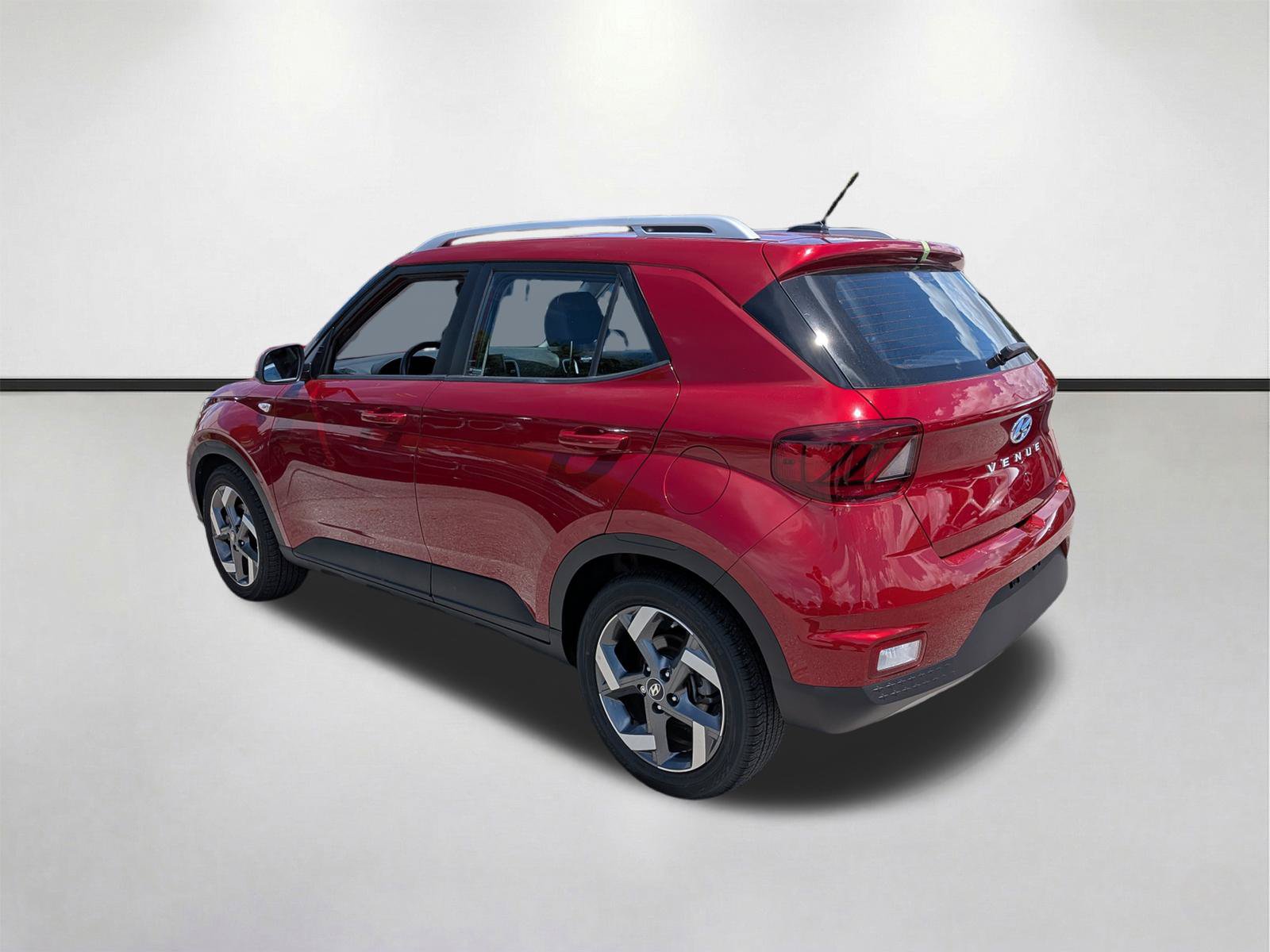 Used 2025 Hyundai Venue Limited FWD image 6