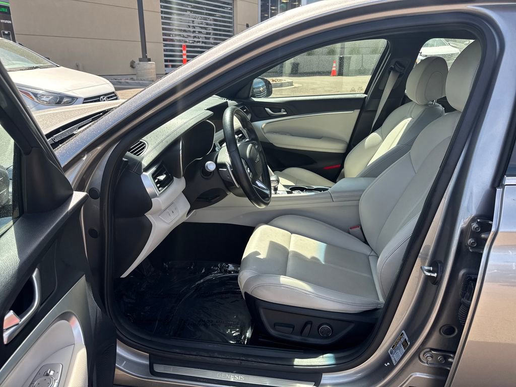 Used 2024 Genesis G70 2.5T image 16