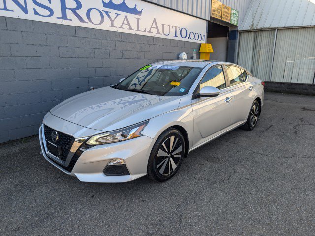 Used 2022 Nissan Altima 2.5 SV w/ SV Premium Package image 2