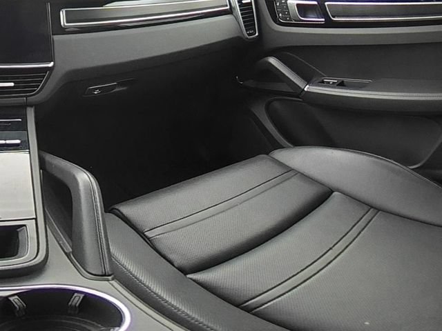 Used 2023 Porsche Cayenne GTS AWD/4WD image 22