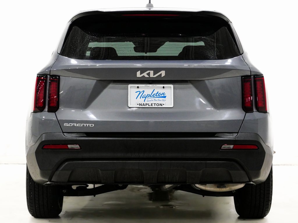 Used 2023 Kia Sorento LX image 7