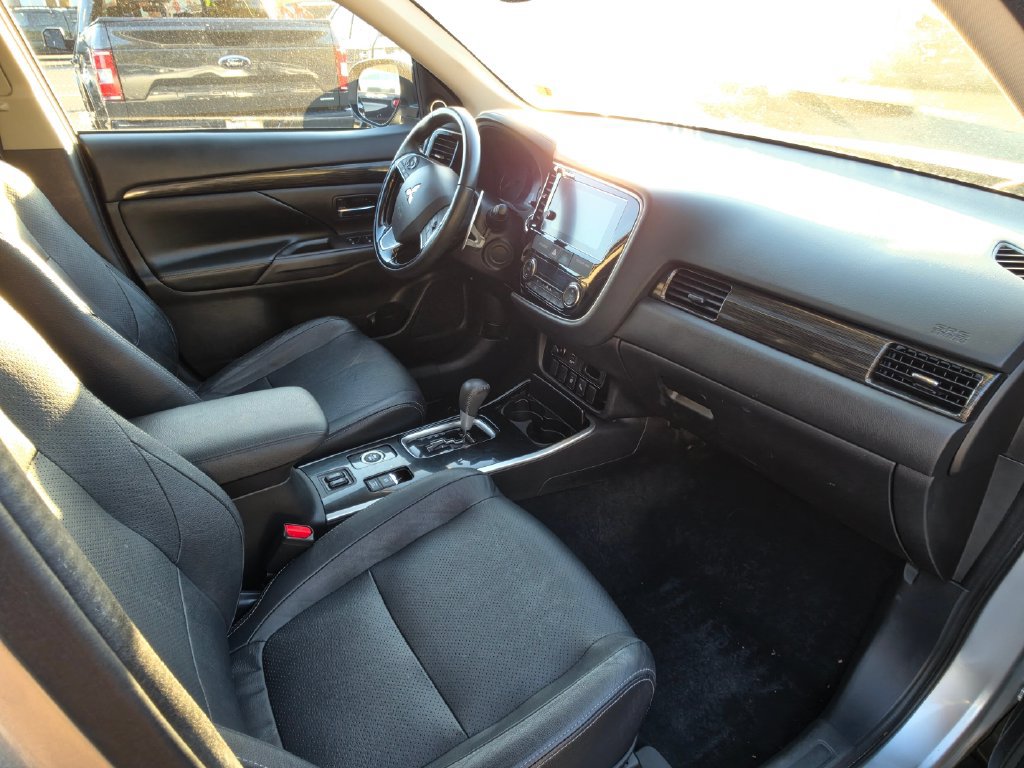 Used 2018 Mitsubishi Outlander GT AWD/4WD image 16