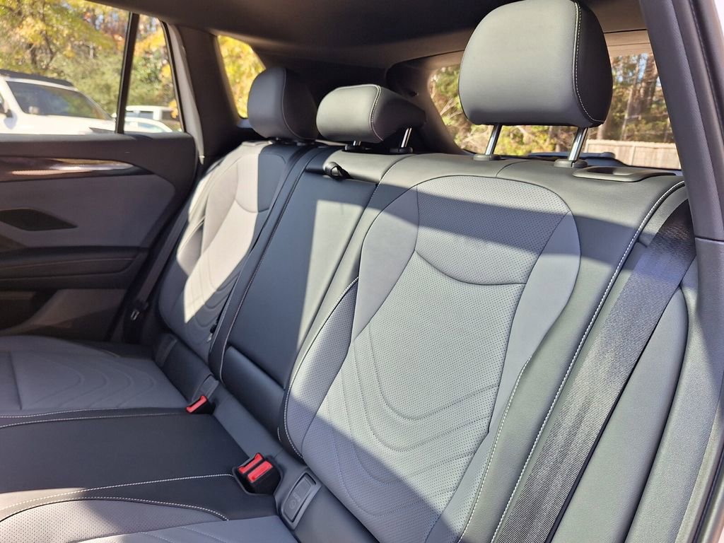 New 2026 Volkswagen Tiguan SE R-Line image 23