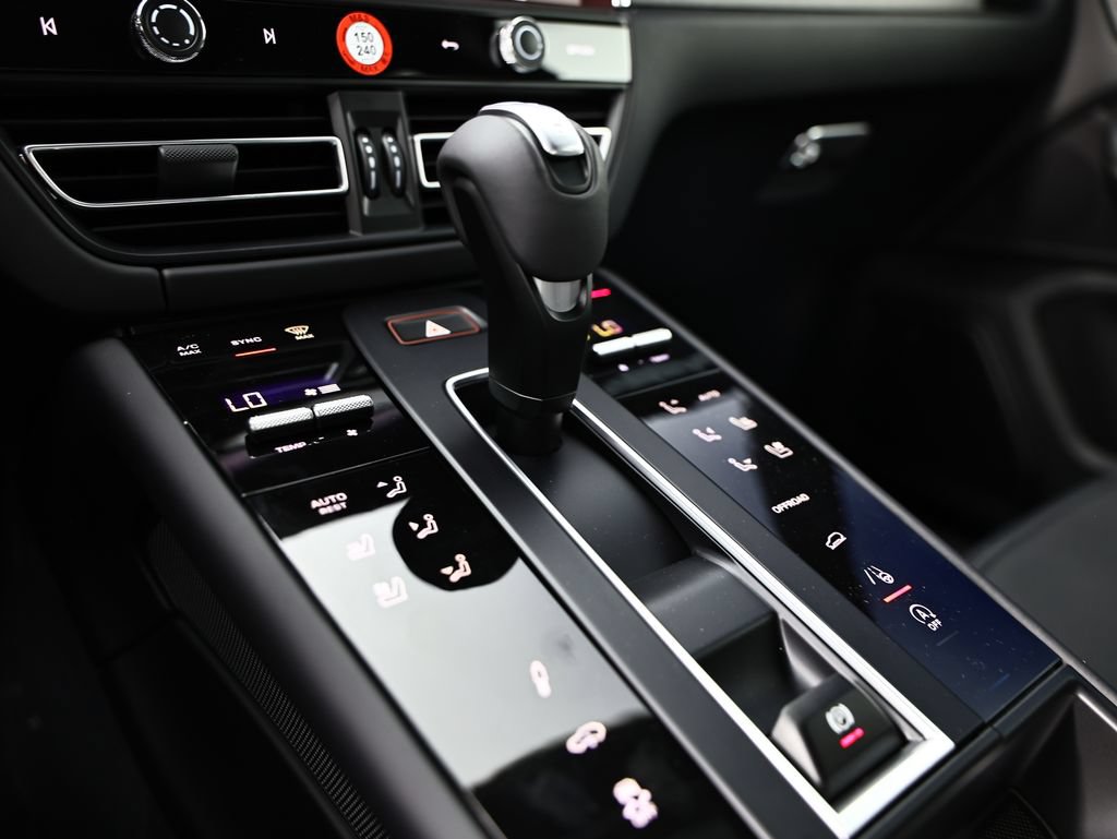 New 2026 Porsche Macan GTS AWD/4WD image 39