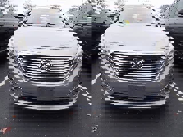 Used 2015 Hyundai Sonata SE image 2