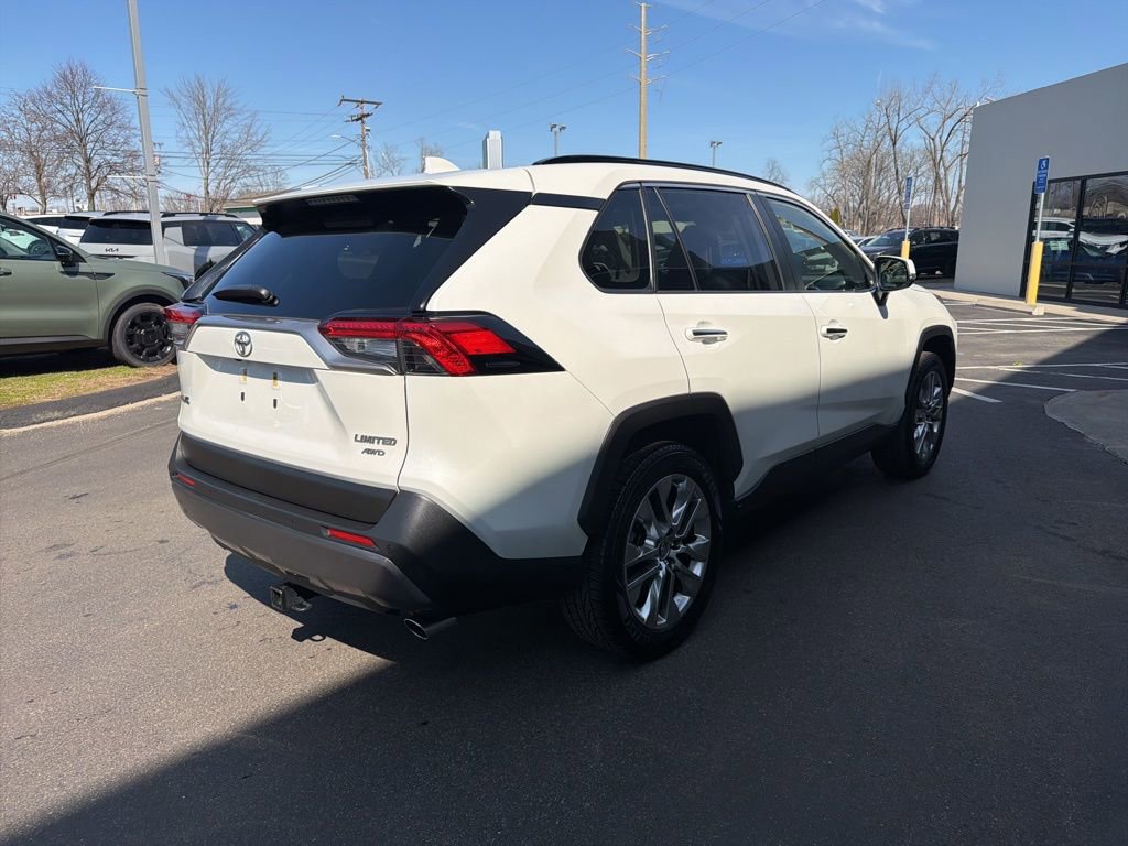 Used 2019 Toyota RAV4 Limited w/ Advanced Technology Package image 6