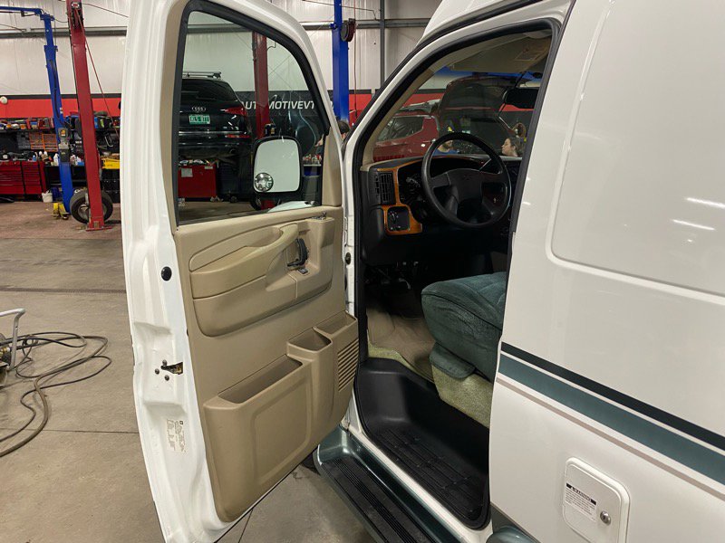 Used 2003 Chevrolet Express 3500 Extended image 14