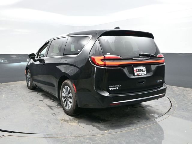 Used 2023 Chrysler Pacifica Touring-L FWD image 8