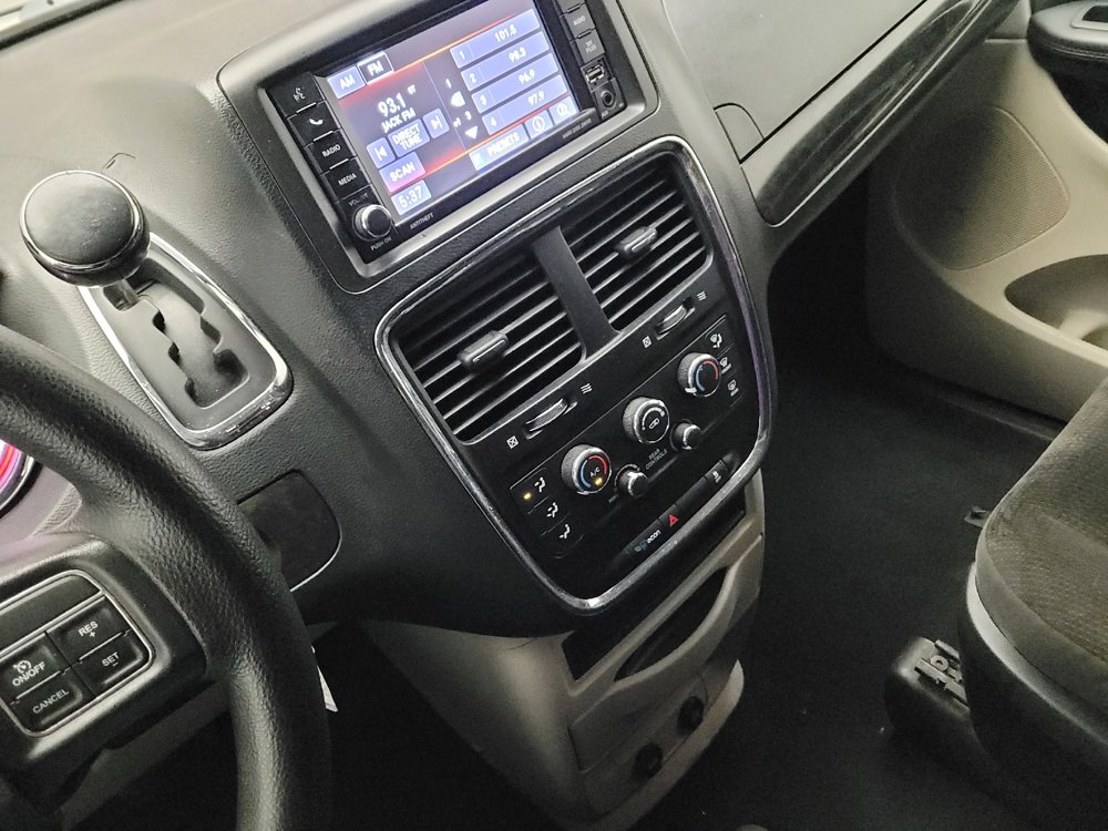Used 2018 Dodge Grand Caravan SE image 26