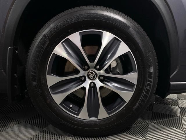 Used 2024 Toyota Highlander XLE FWD image 11