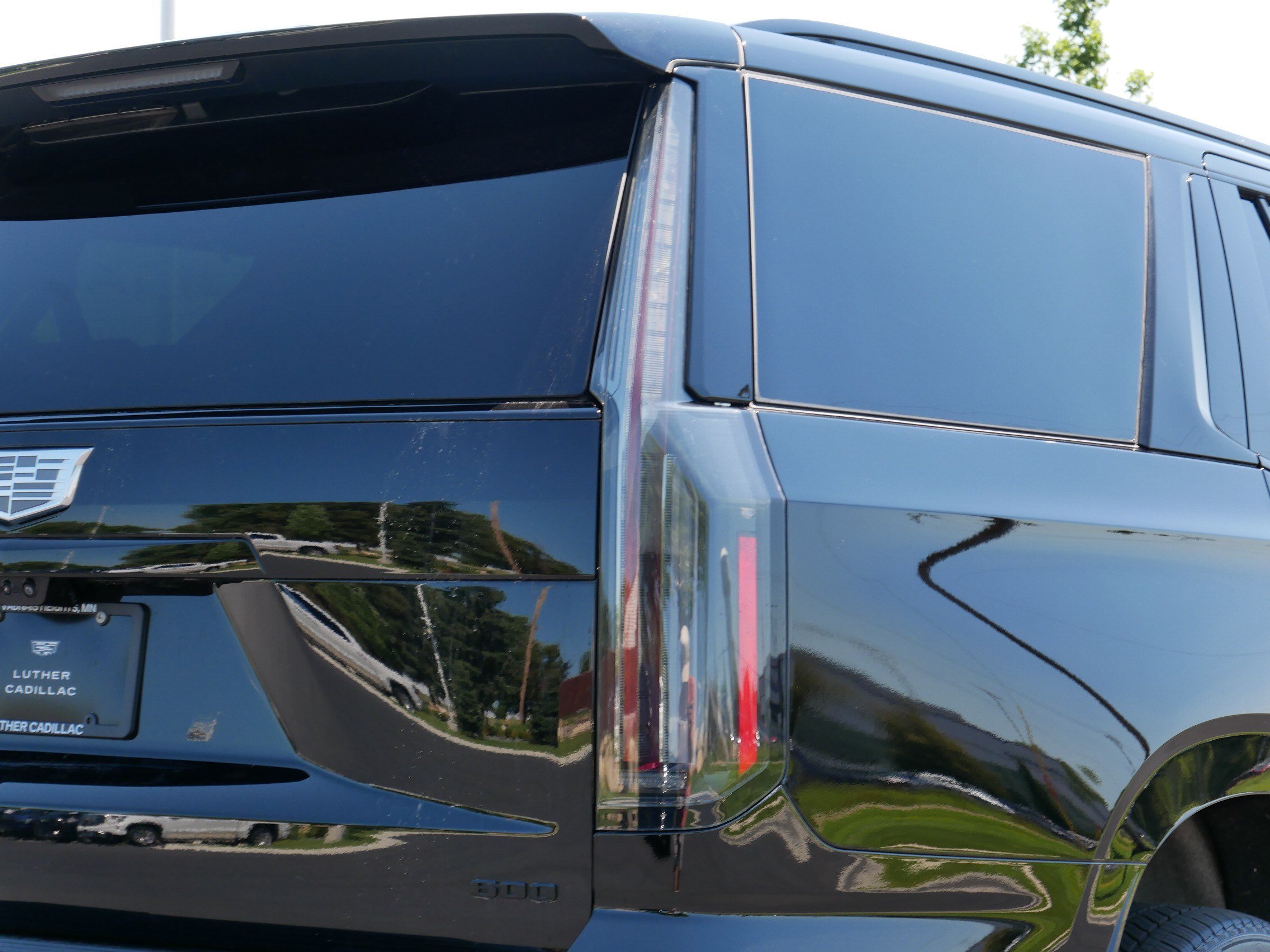 Certified 2025 Cadillac Escalade Sport Platinum w/ LPO, ONYX Package AWD/4WD image 16