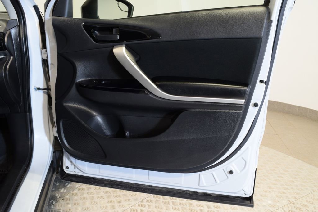 Used 2023 Mitsubishi Eclipse Cross LE image 33