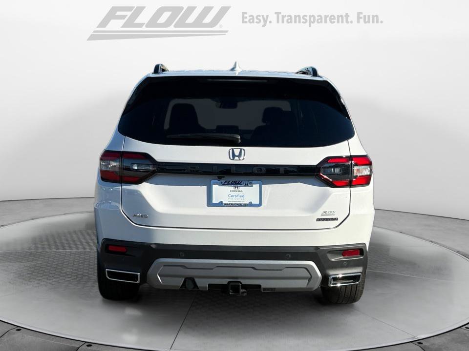 Certified 2025 Honda Pilot Touring image 8