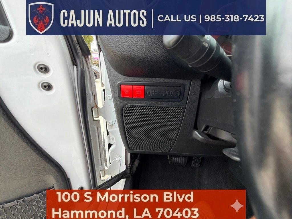 Used 2017 Jeep Wrangler Unlimited Rubicon AWD/4WD image 36