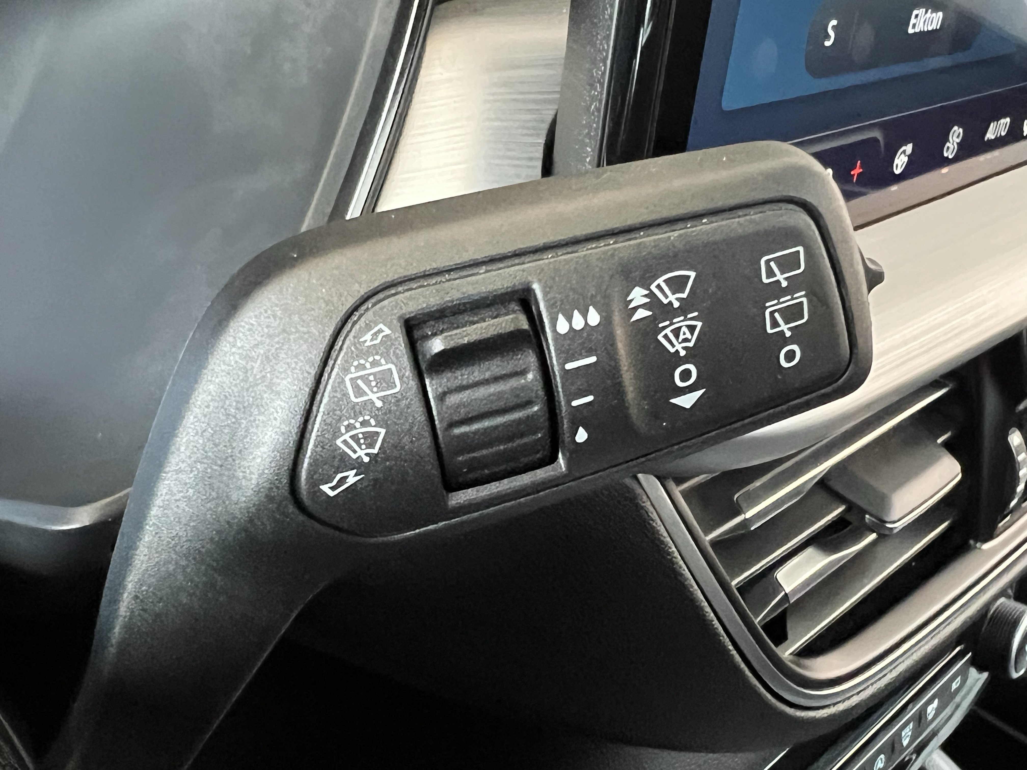 Used 2023 Ford Escape Platinum w/ Premium Technology Package AWD/4WD image 33