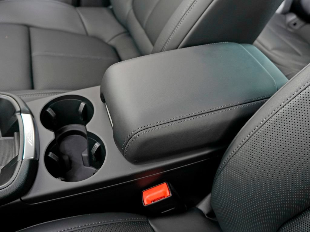Certified 2026 Porsche Macan AWD/4WD image 28