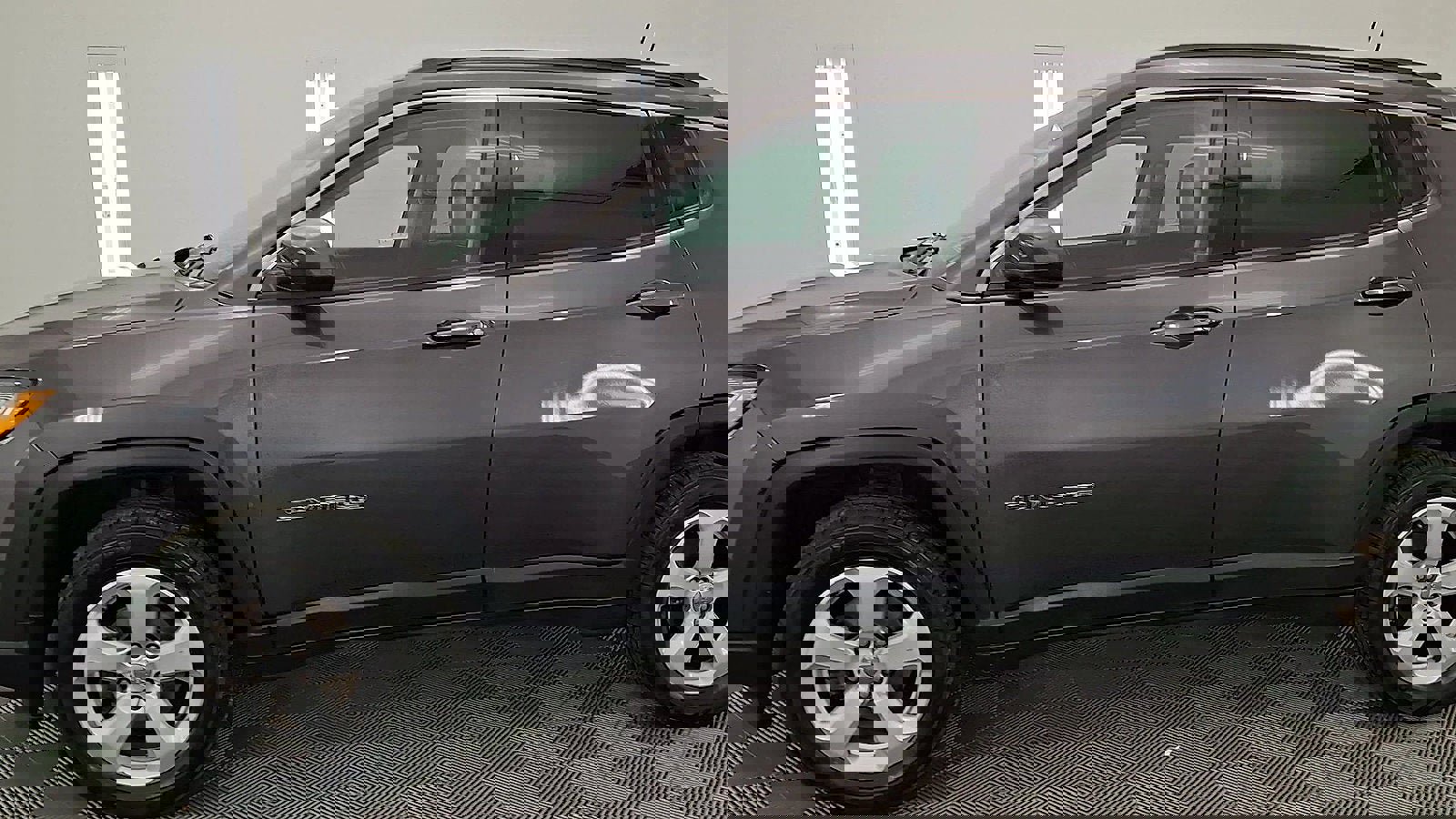 Used 2020 Jeep Compass Latitude w/ Cold Weather Group image 9