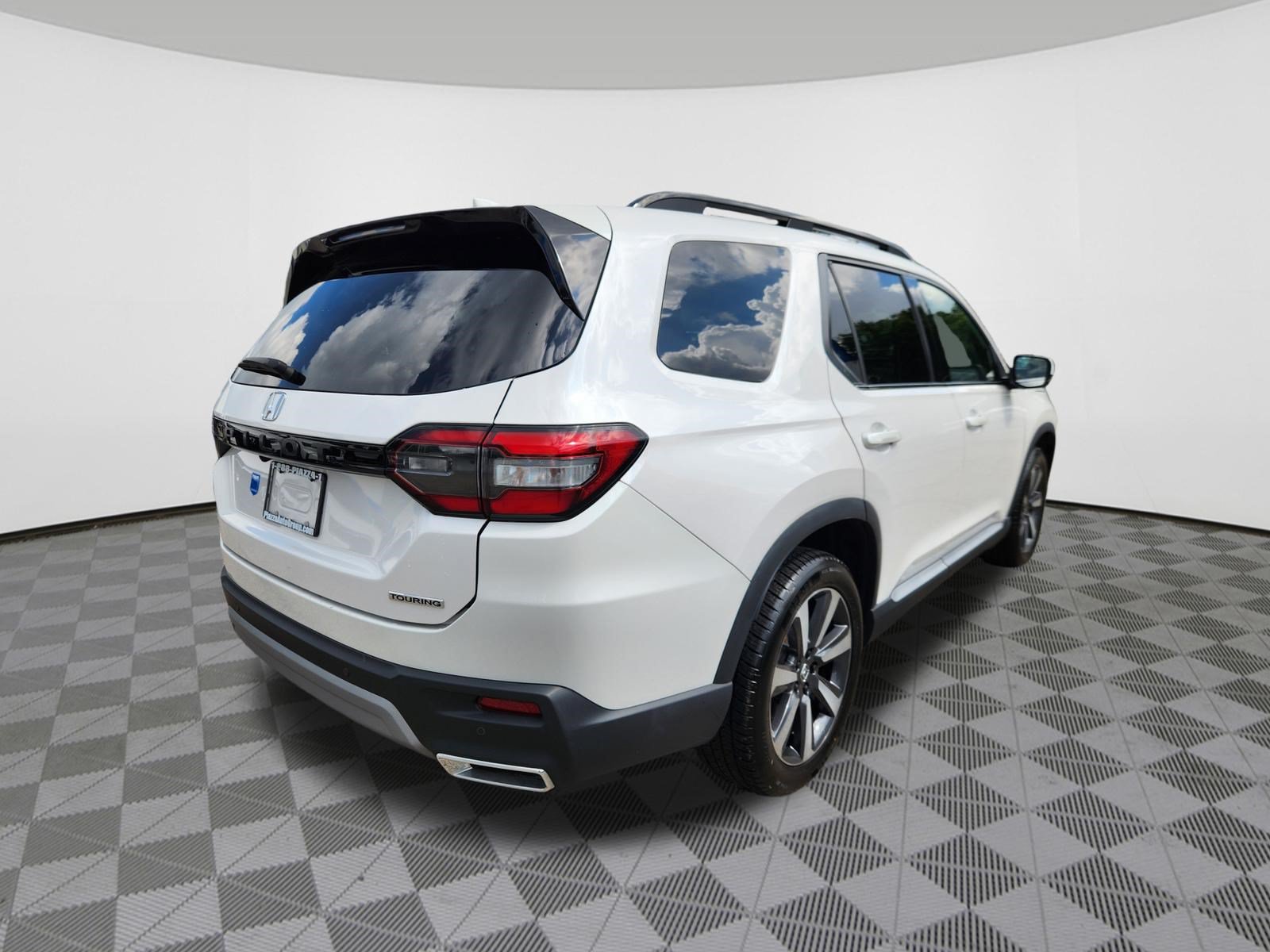 Certified 2023 Honda Pilot Touring image 4