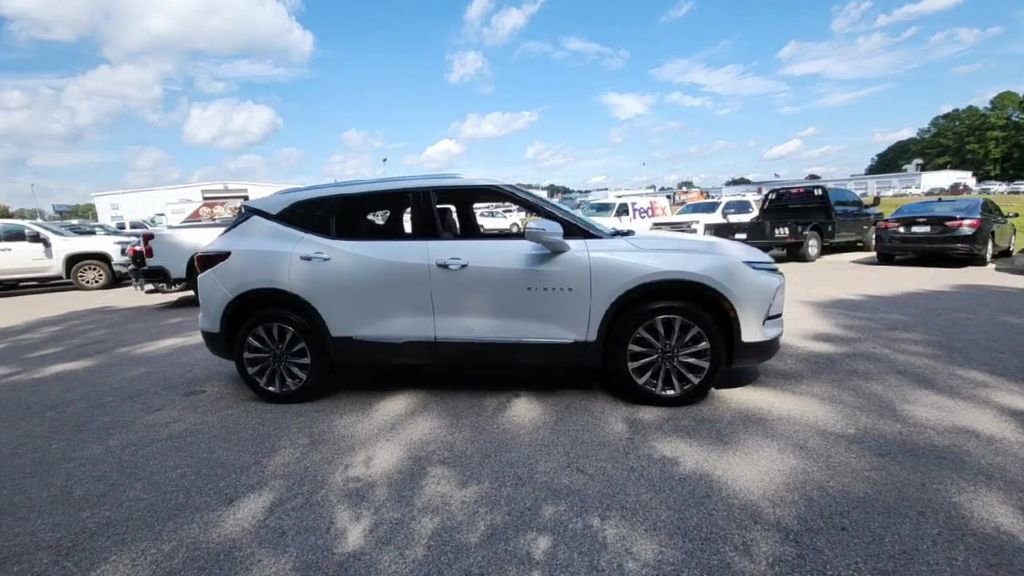 Certified 2025 Chevrolet Blazer Premier w/ Driver Confidence II Package image 6