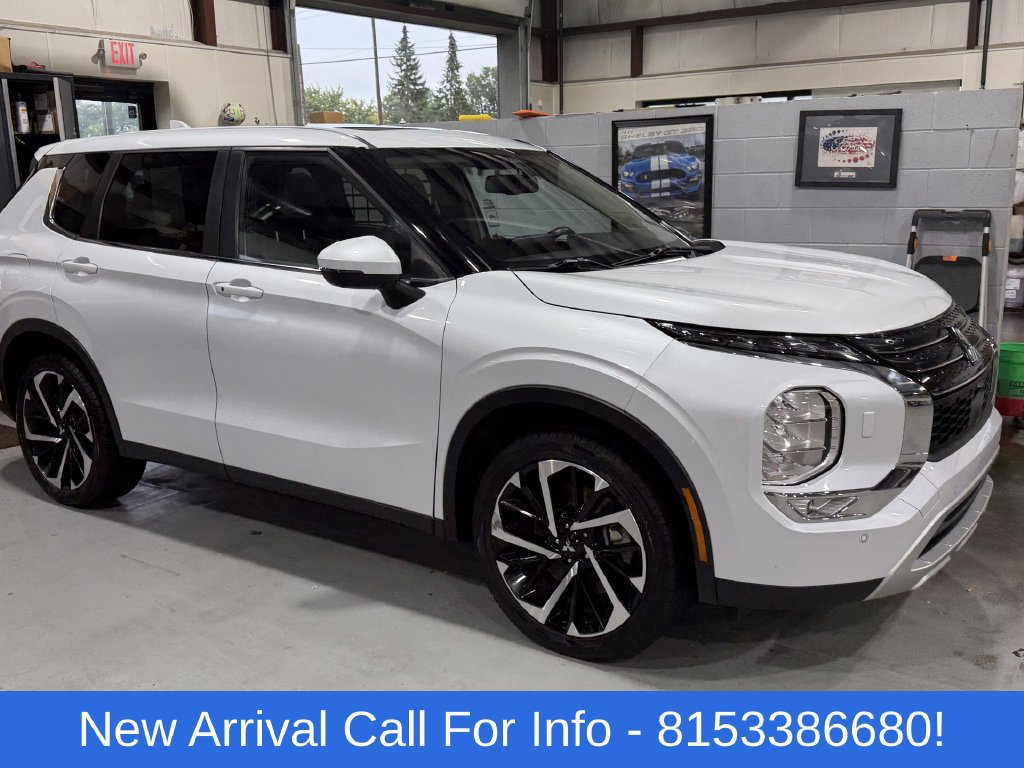 Used 2024 Mitsubishi Outlander SE AWD/4WD image 2