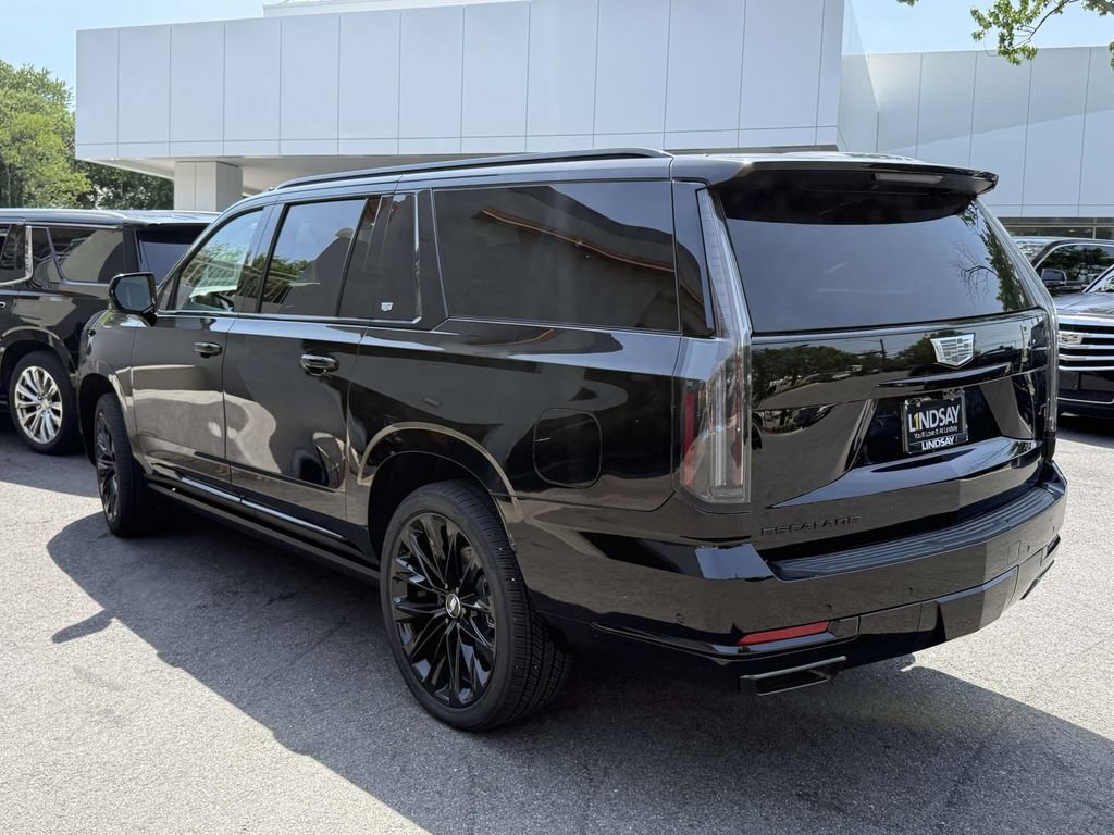 Used 2026 Cadillac Escalade ESV Platinum Sport w/ LPO, ONYX Package AWD/4WD image 5