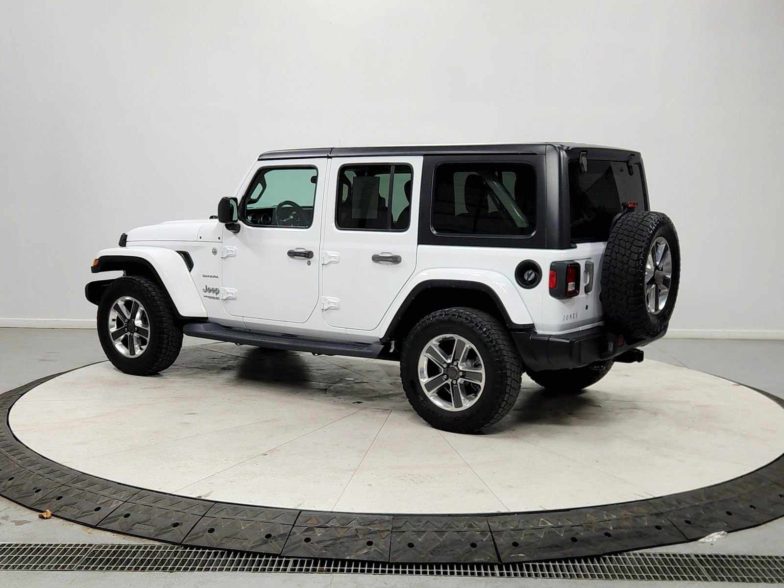 Used 2018 Jeep Wrangler Unlimited Sahara image 5