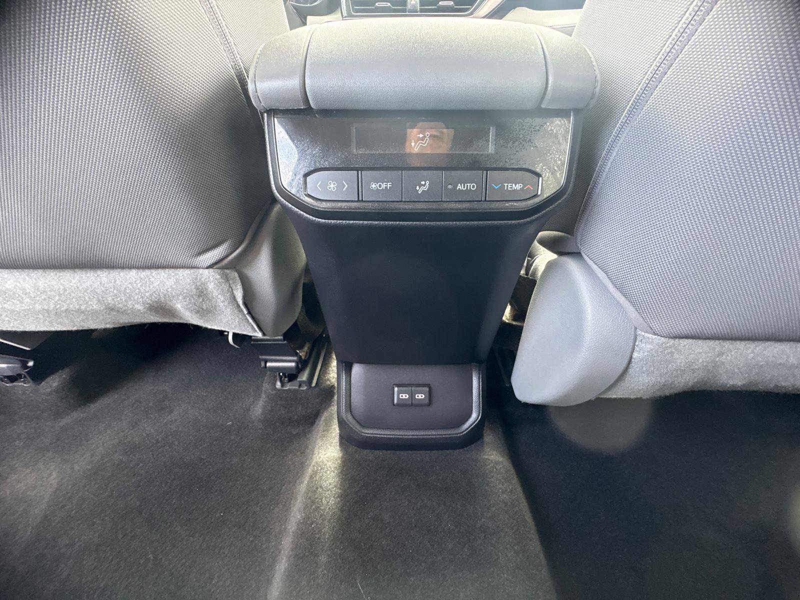 Used 2023 Toyota Highlander LE image 12