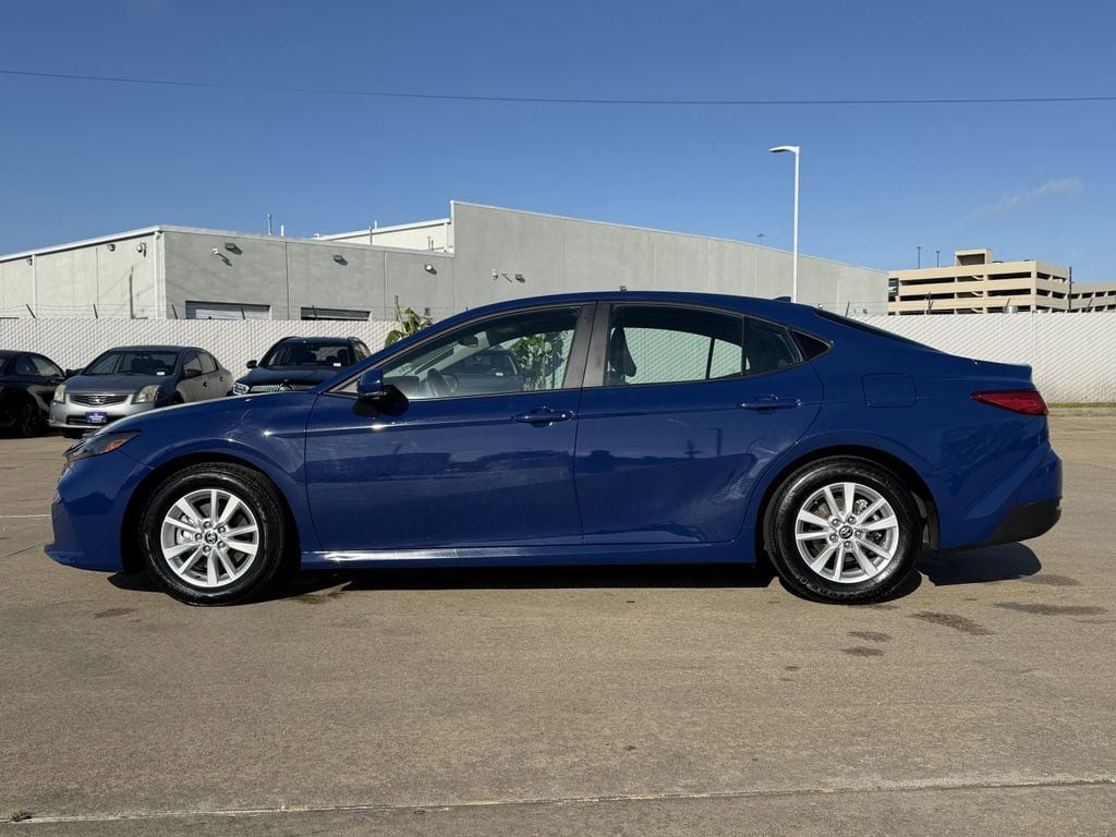 Used 2025 Toyota Camry LE FWD image 6