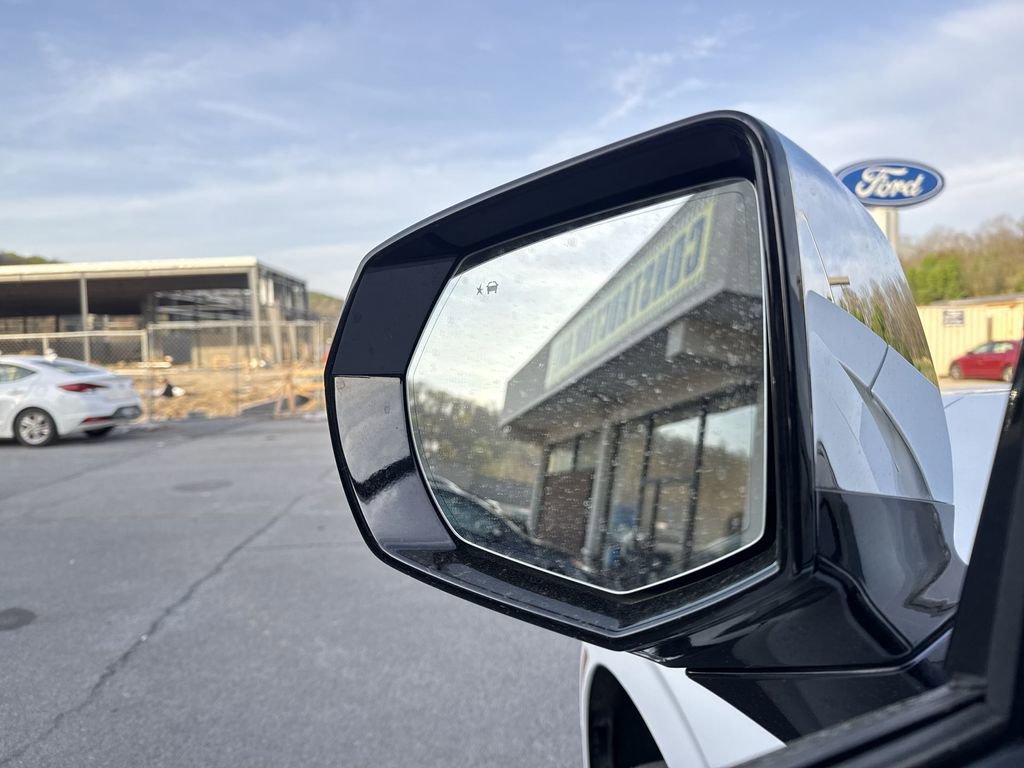 Used 2025 Chevrolet Suburban Premier AWD/4WD image 19