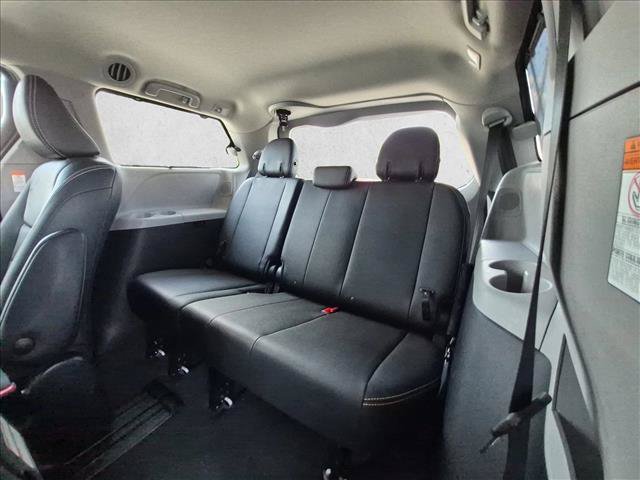 Used 2020 Toyota Sienna SE w/ SE Preferred Package FWD image 22