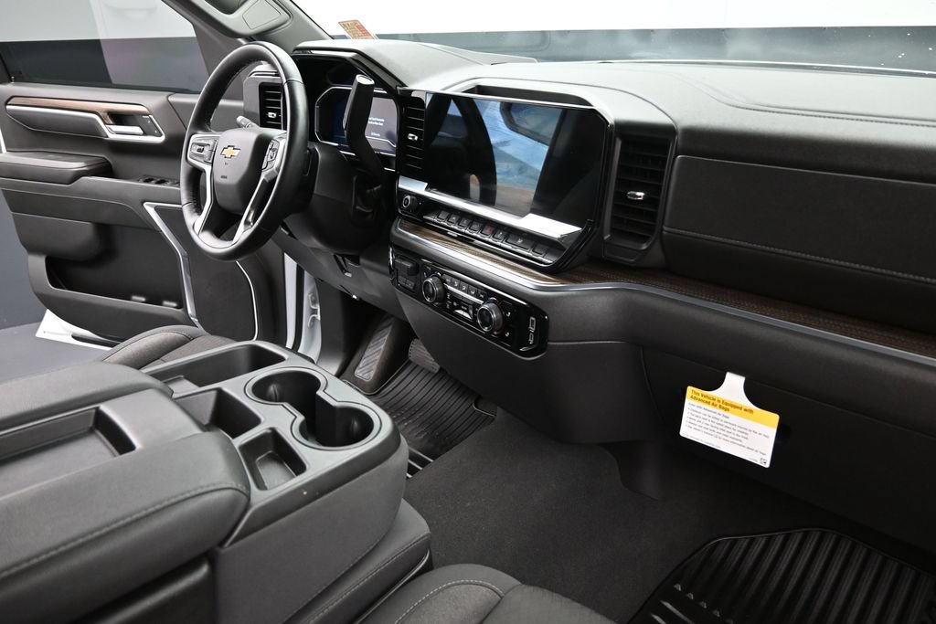 Used 2025 Chevrolet Silverado 1500 LT RWD image 23