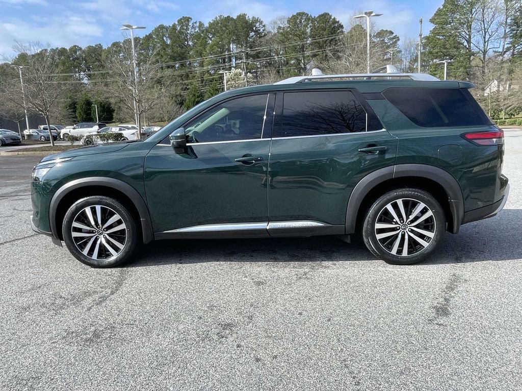 Used 2024 Nissan Pathfinder Platinum AWD/4WD image 2