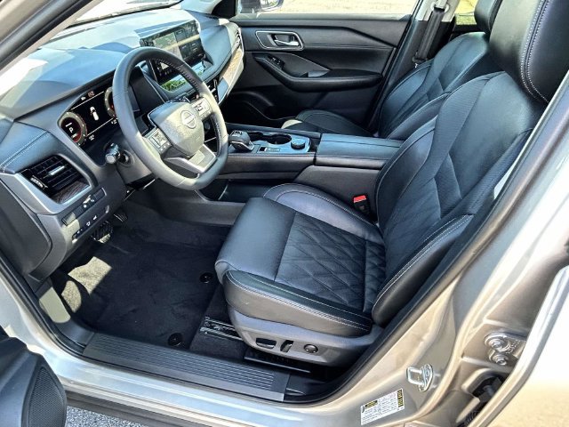 Used 2026 Nissan Rogue Platinum w/ Platinum Premium Package AWD/4WD image 16